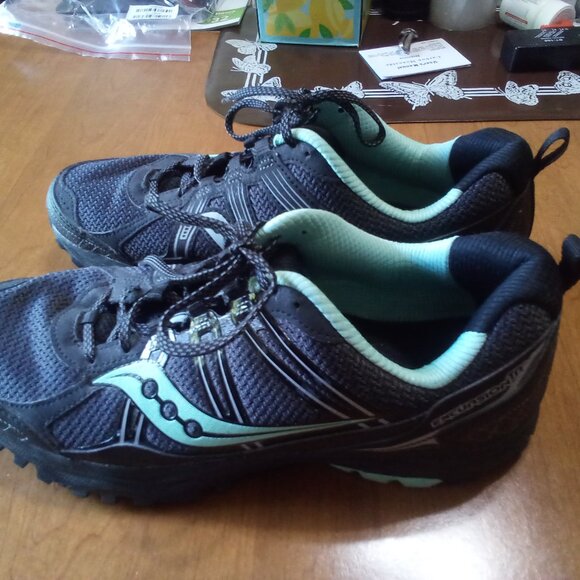 Like New Saucony Excursion Black Womens Sneakers 12 Wide - Picture 3 of 11